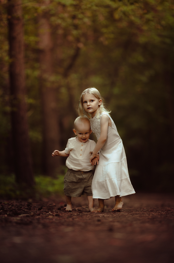 zdjęcie sesja foto mmseta mmseta_photo dziecko dziecięca dziecięce Ząbki Wiktoria S sesja w lesie sesja leśna rodzeństwo rodzinna